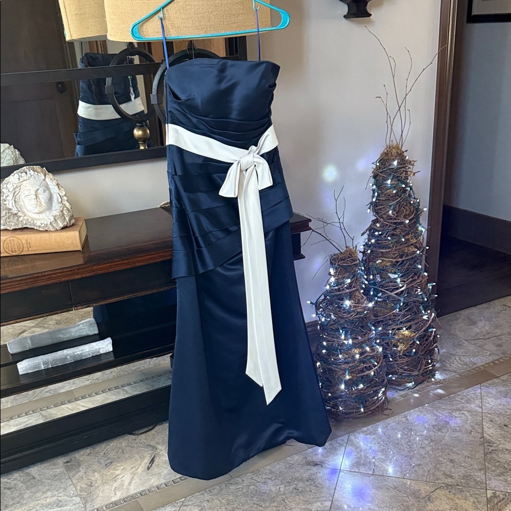 Source Unknown Navy Strapless Dress with White Sash
